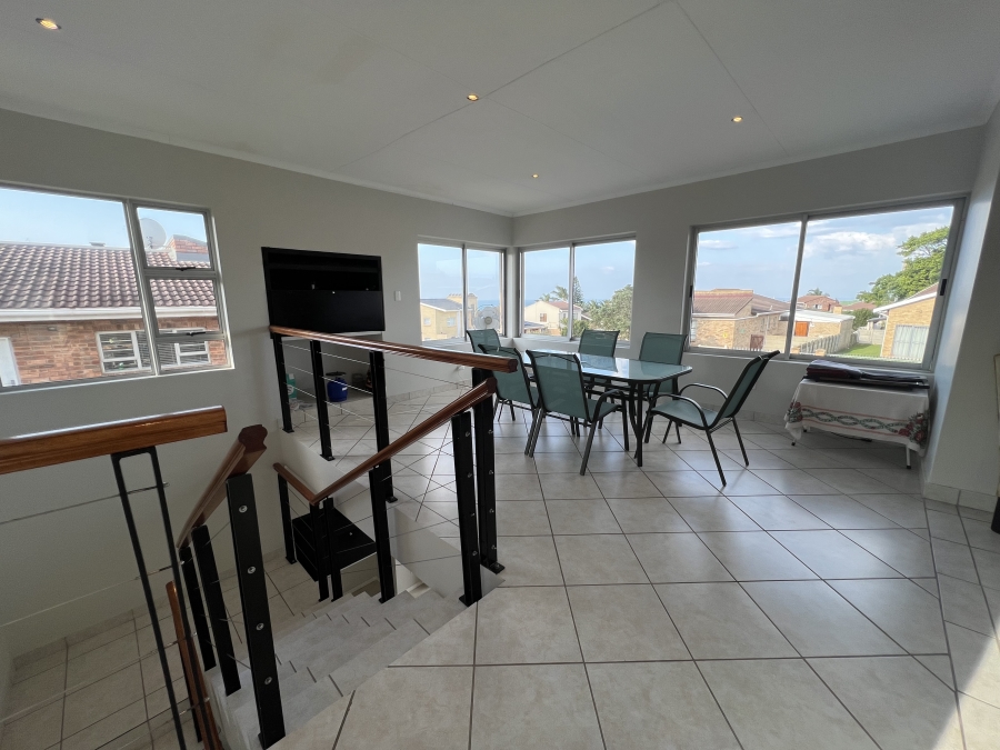 4 Bedroom Property for Sale in Wavecrest Eastern Cape